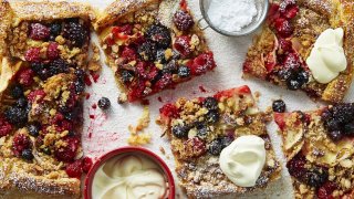 Pampas-Fruit-Bowl-Crumble-Tart-Recipes image